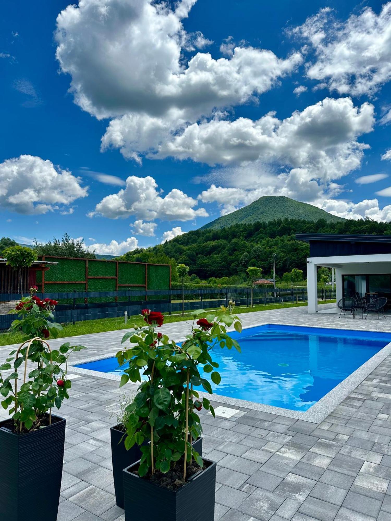Unavis Villa